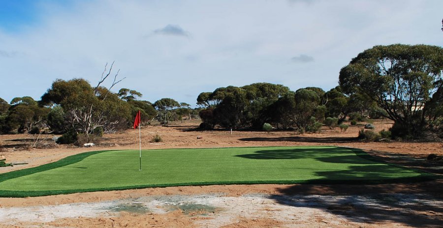 Caiguna Green 90 Mile Straight