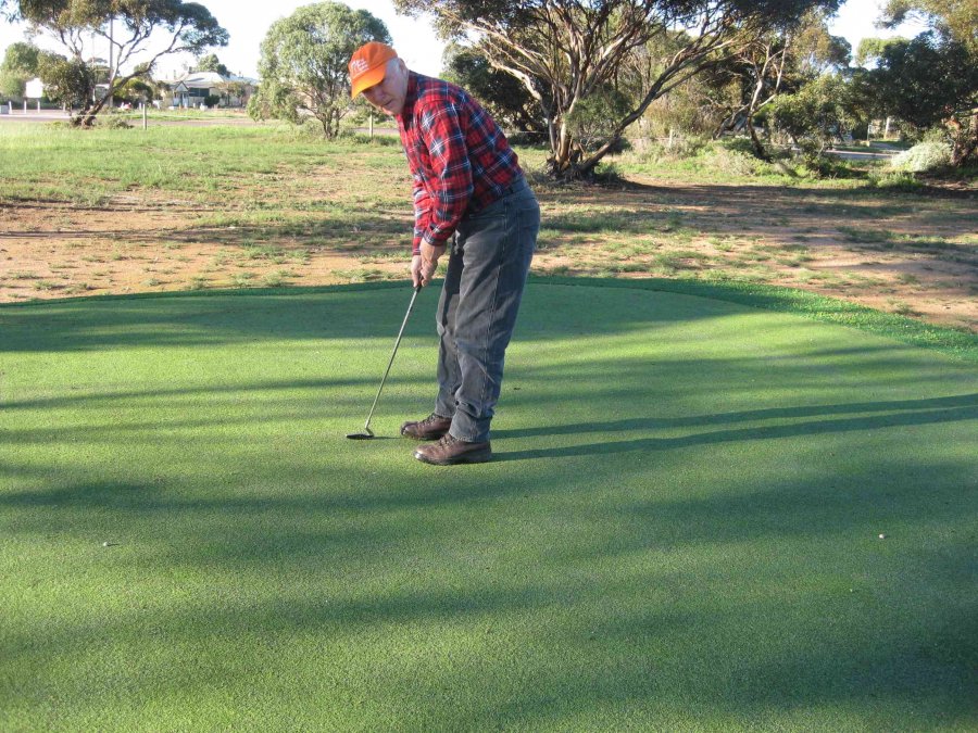 Michael putting at Penong hole